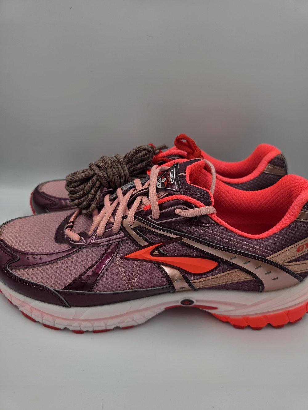 Brooks Adrenaline GTS 10 Women's Running Shoe - Size Mens 13/Womens 14½
